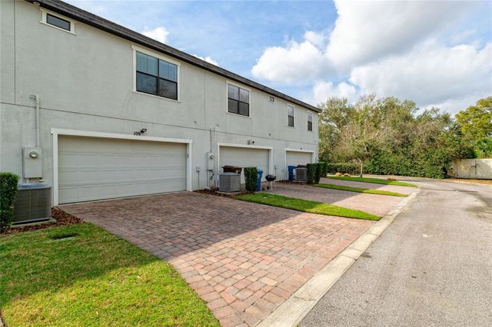 Image No.9-2 Bed Townhouse for sale