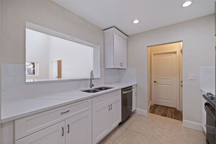 Image No.15-4 Bed Property for sale