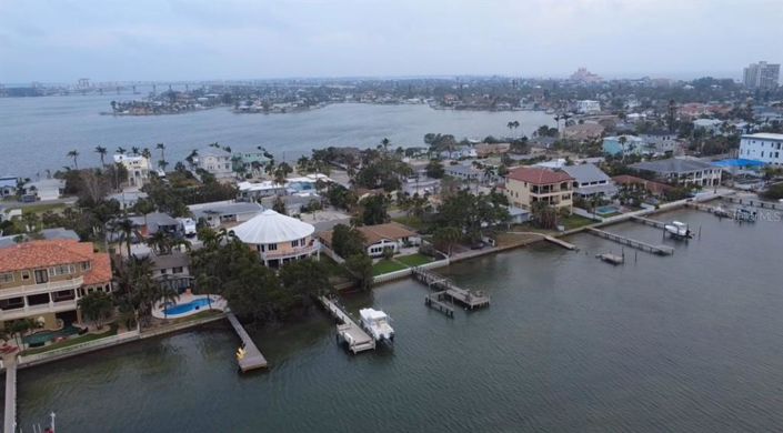 Image No.12-4 Bed Property for sale