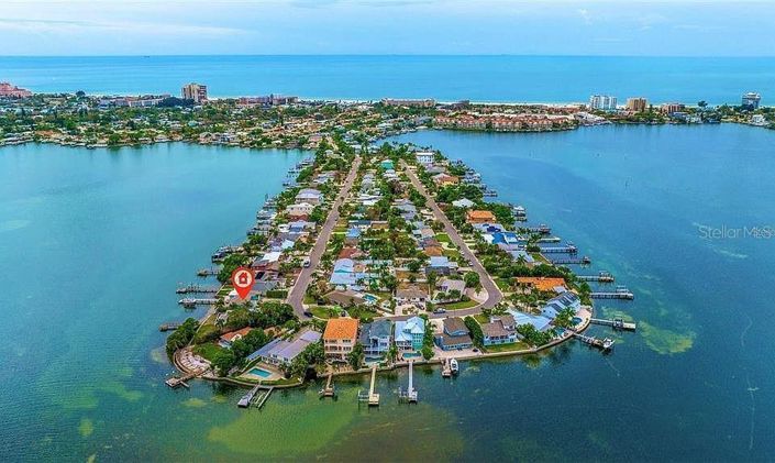 Image No.8-4 Bed Property for sale