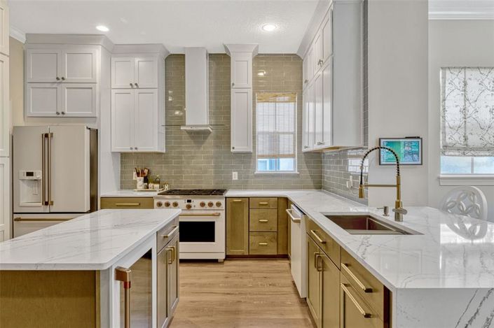 Image No.12-4 Bed Property for sale