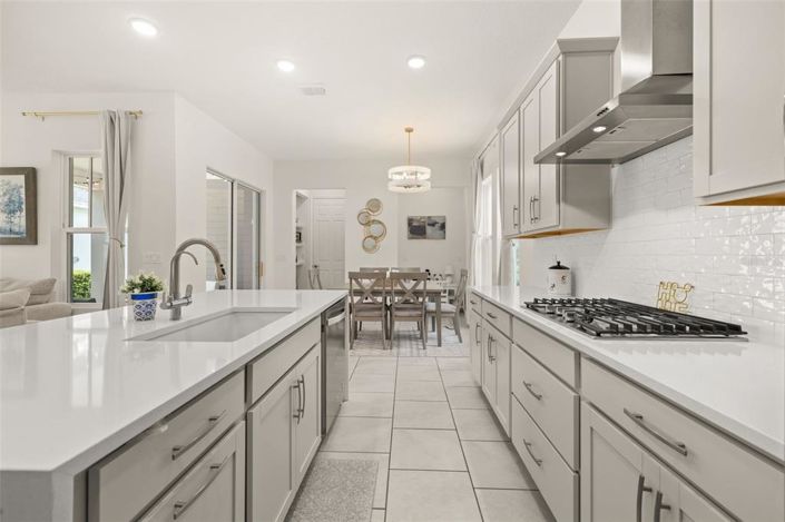 Image No.12-5 Bed Property for sale