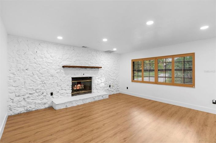 Image No.10-3 Bed Property for sale