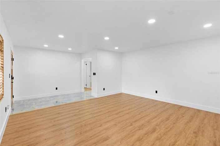 Image No.11-3 Bed Property for sale