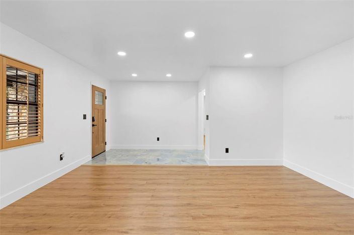 Image No.12-3 Bed Property for sale