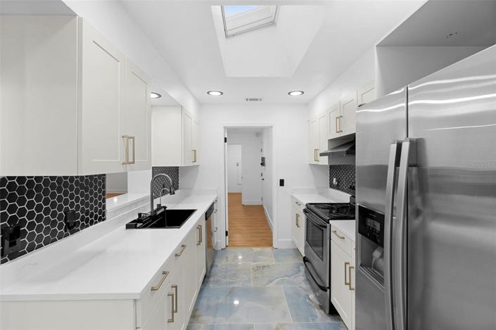 Image No.13-3 Bed Property for sale