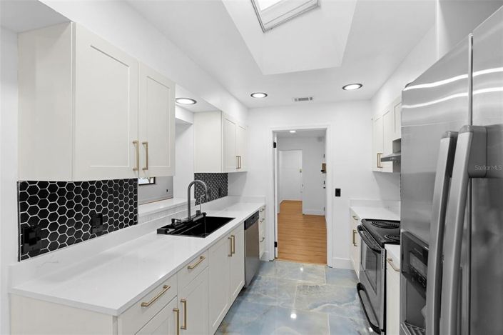 Image No.15-3 Bed Property for sale