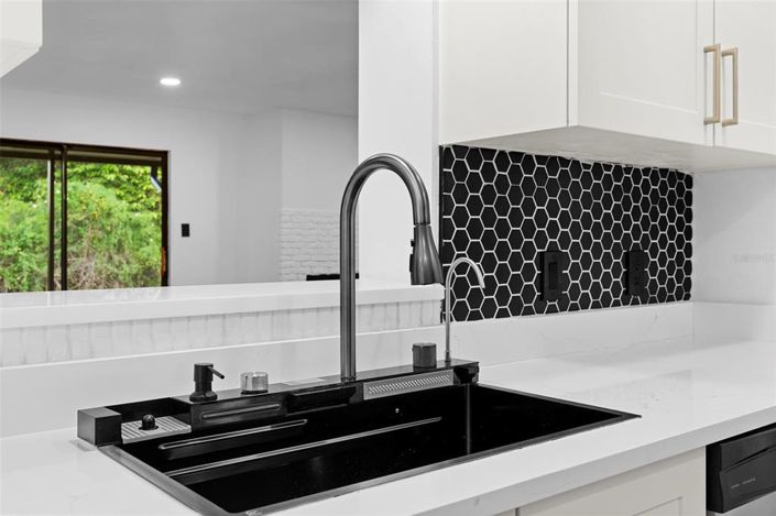 Image No.16-3 Bed Property for sale