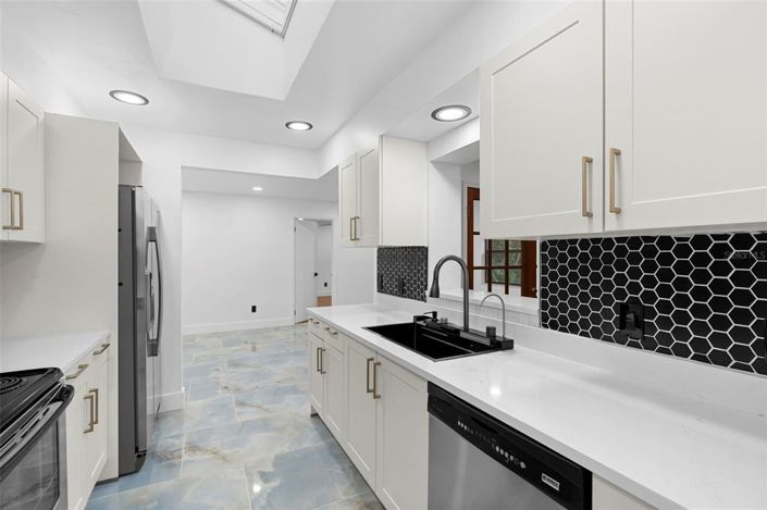 Image No.20-3 Bed Property for sale