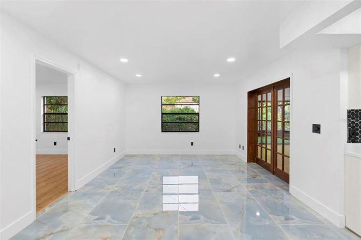 Image No.26-3 Bed Property for sale