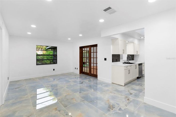 Image No.27-3 Bed Property for sale