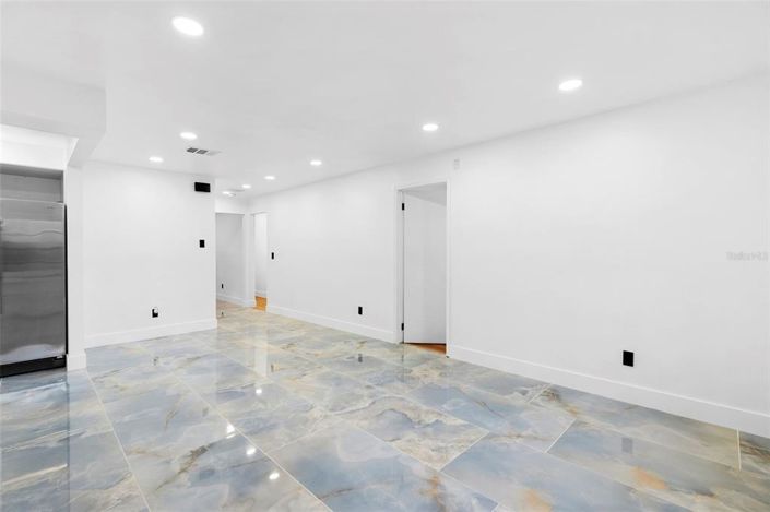 Image No.28-3 Bed Property for sale