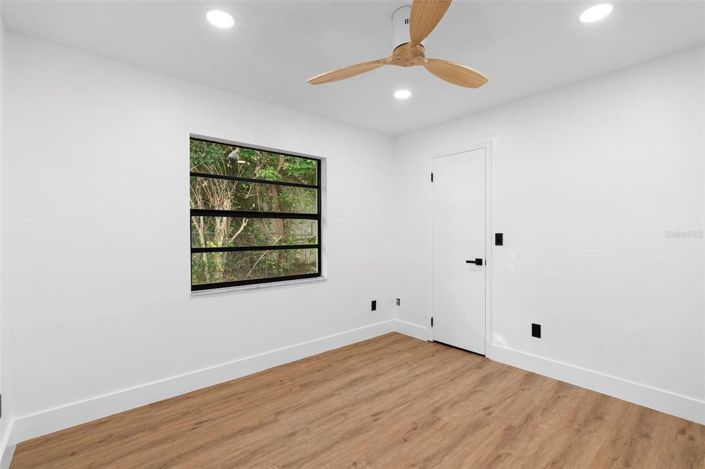 Image No.37-3 Bed Property for sale