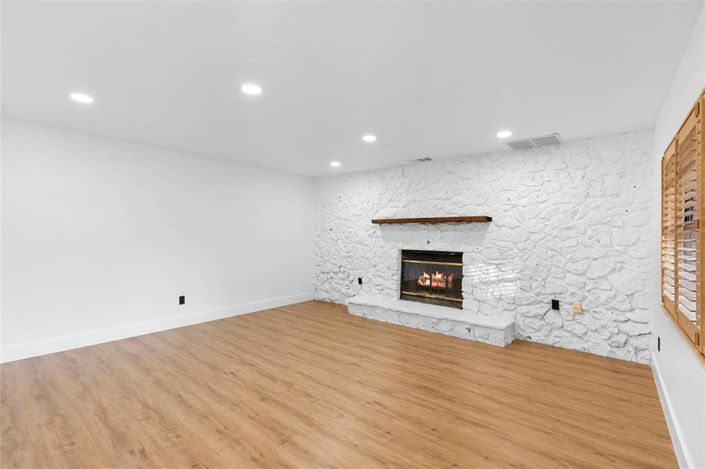 Image No.8-3 Bed Property for sale