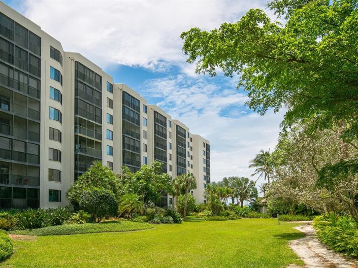 Image No.13-2 Bed Property for sale