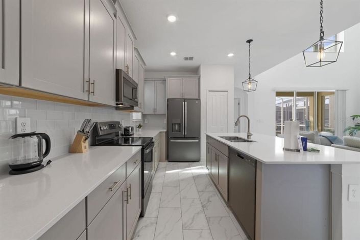 Image No.8-5 Bed Property for sale