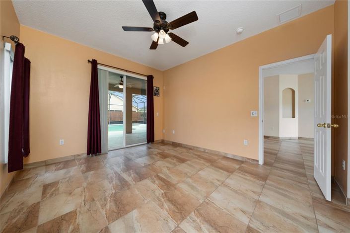 Image No.15-Propriété de 4 chambres à vendre à Kissimmee