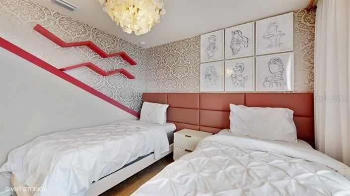 Image No.28-5 Bed Townhouse for sale