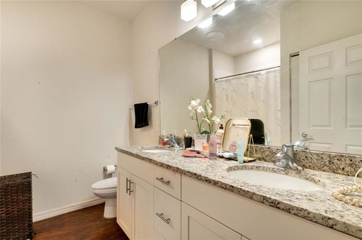 Image No.17-3 Bed Townhouse for sale