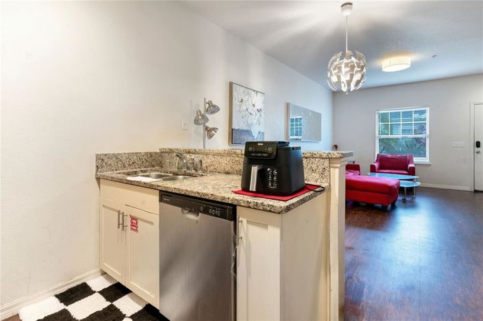 Image No.8-3 Bed Townhouse for sale