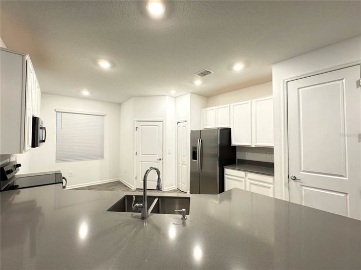 Image No.7-4 Bed Property for sale