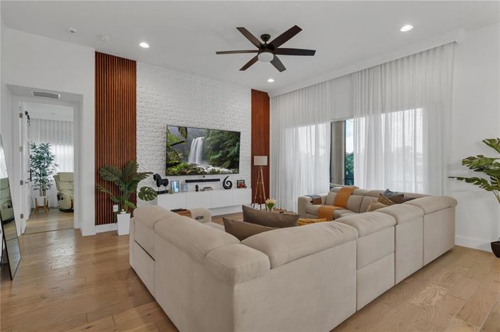 Image No.19-4 Bed Property for sale