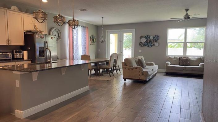 Image No.2-Propriété de 4 chambres à vendre à Davenport