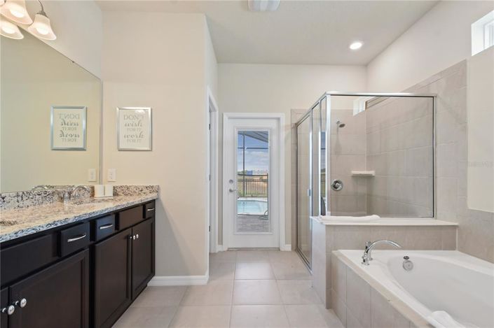 Image No.24-9 Bed Property for sale