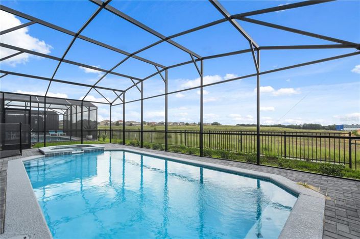 Image No.5-9 Bed Property for sale