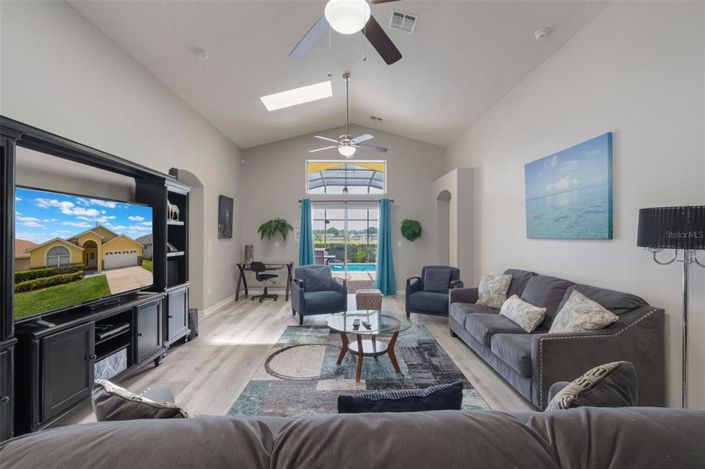 Image No.10-5 Bed Property for sale