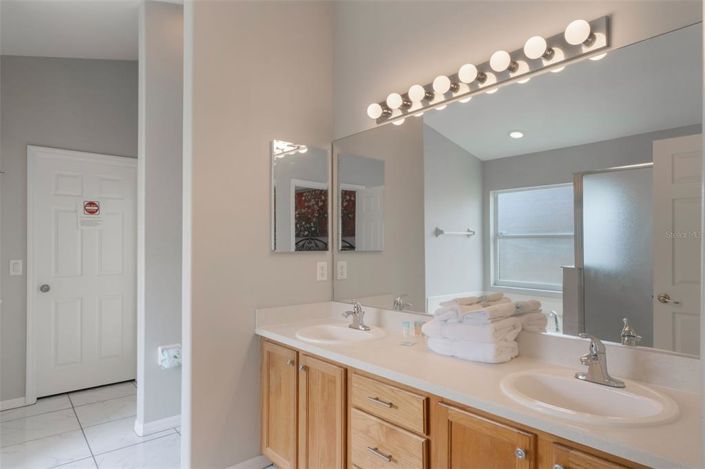 Image No.20-5 Bed Property for sale