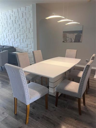 Image No.4-4 Bed Property for sale