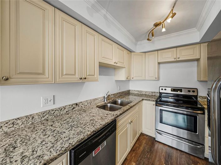 Image No.10-2 Bed Property for sale