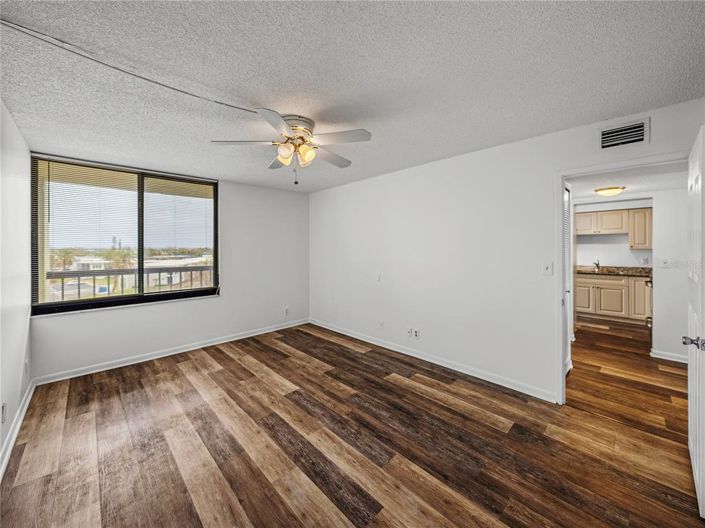 Image No.26-2 Bed Property for sale