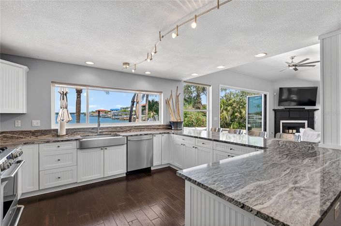 Image No.11-4 Bed Property for sale