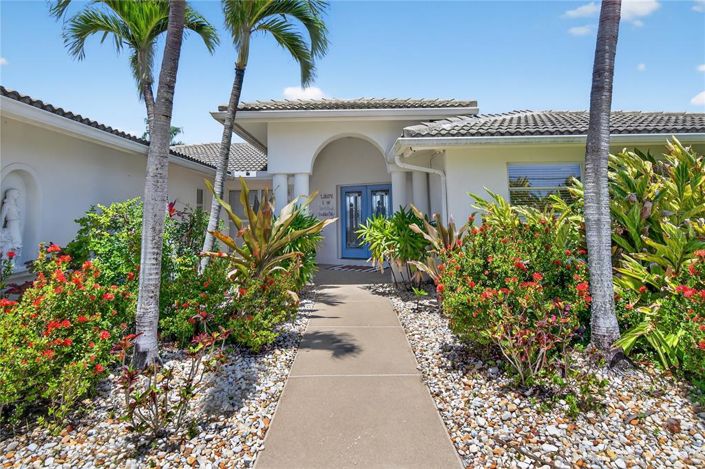 Image No.2-4 Bed Property for sale