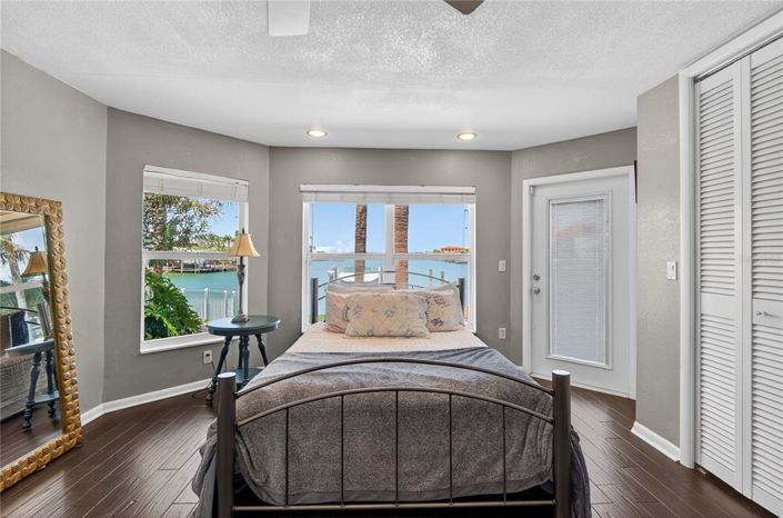 Image No.20-4 Bed Property for sale