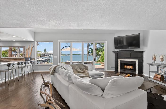 Image No.30-4 Bed Property for sale