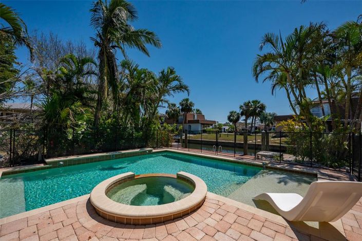 Image No.32-2 Bed Property for sale