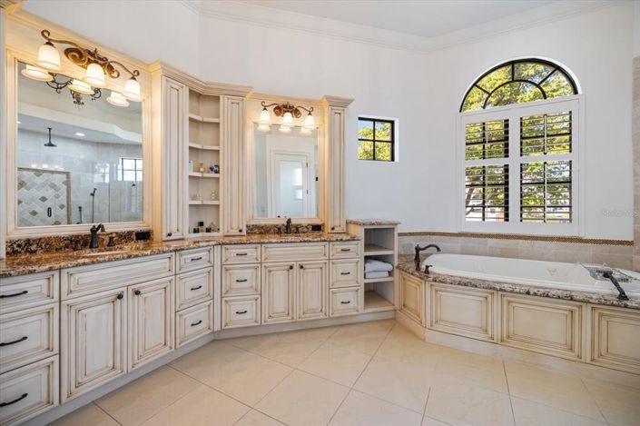 Image No.15-4 Bed Property for sale