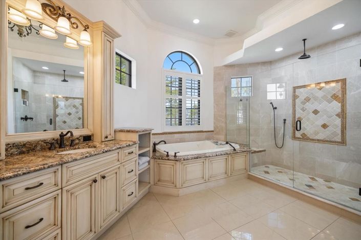 Image No.16-4 Bed Property for sale