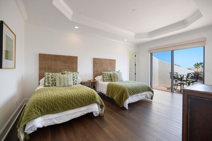 Image No.28-4 Bed Property for sale