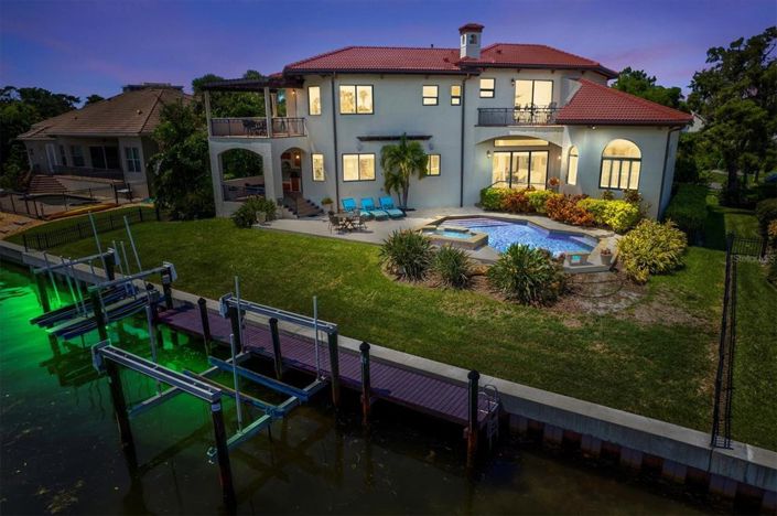 Image No.4-4 Bed Property for sale