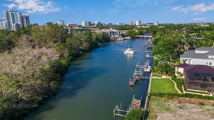 Image No.19-4 Bed Property for sale