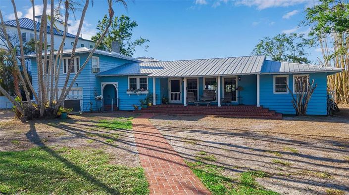 Image No.2-4 Bed Property for sale