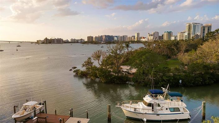 Image No.26-4 Bed Property for sale