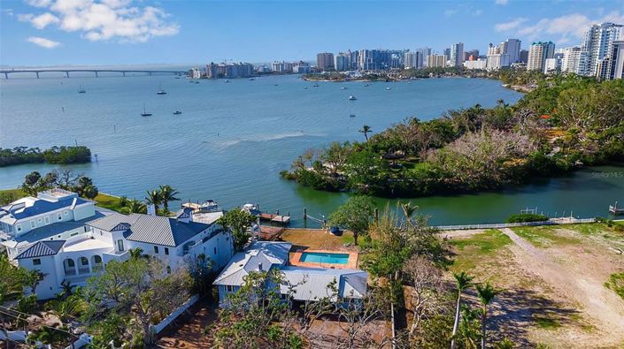 Image No.4-4 Bed Property for sale