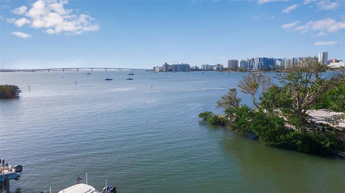 Image No.7-4 Bed Property for sale