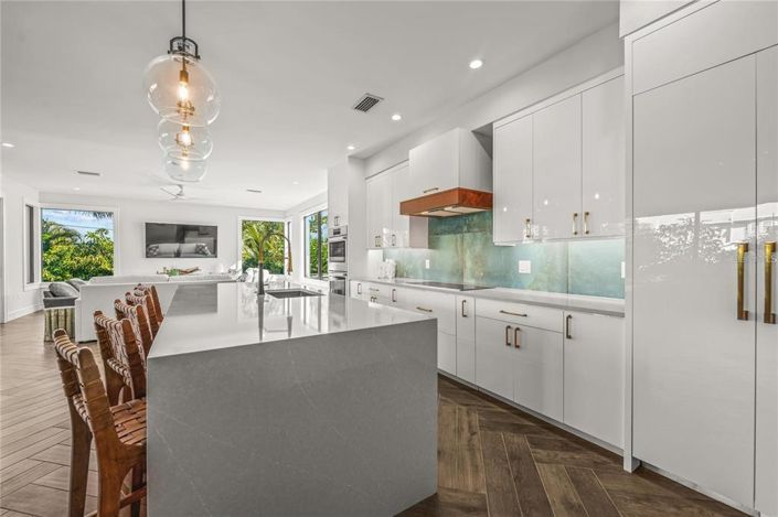 Image No.16-6 Bed Property for sale