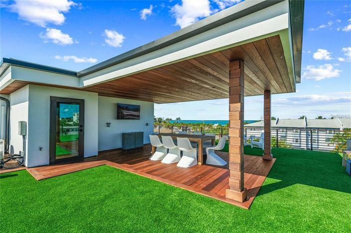 Image No.20-6 Bed Property for sale